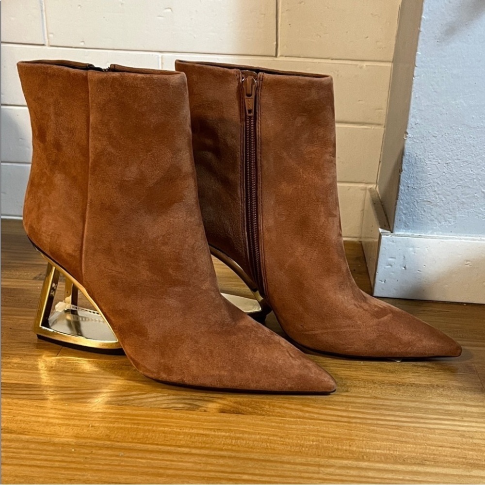 Gianni Bini Women’s Architectual Wedge Booties Brown Suede Size 8M NWOB